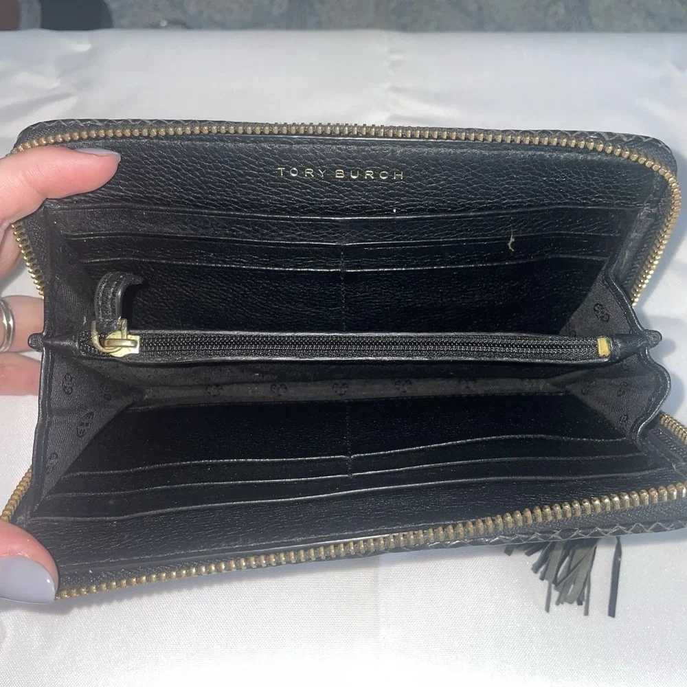 Tory Burch Taylor Zip Continental Wallet in Black Pebbled Leather With Tassel
